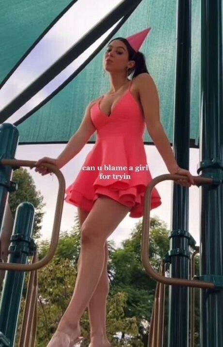 Kira Kosarin model free photo