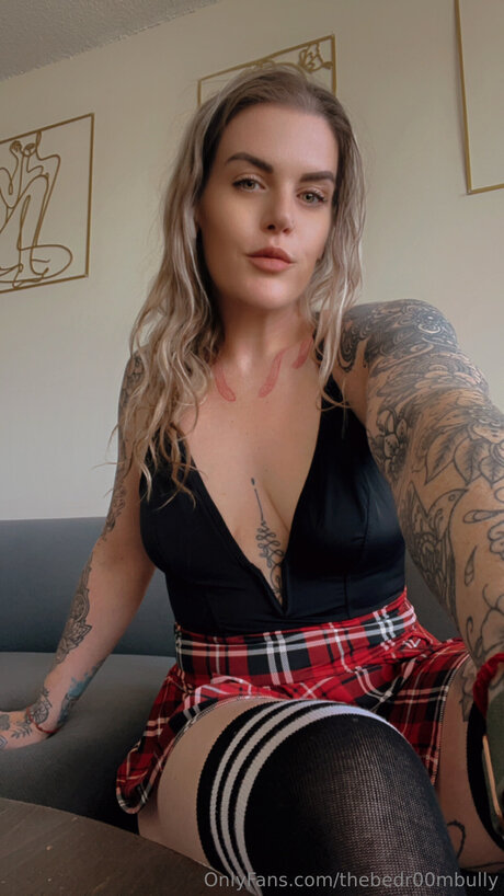 thebedr00mbully model pretty photos