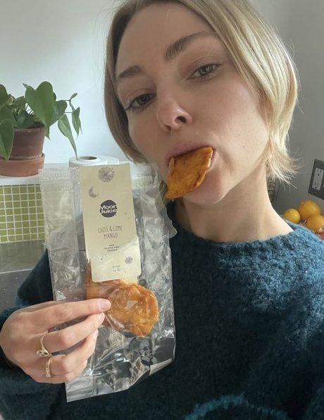 AnnaSophia Robb star exclusive pictures