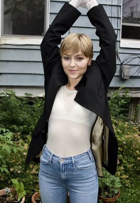AnnaSophia Robb star nudes pictures
