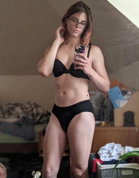 ayyy vuh star naked picture