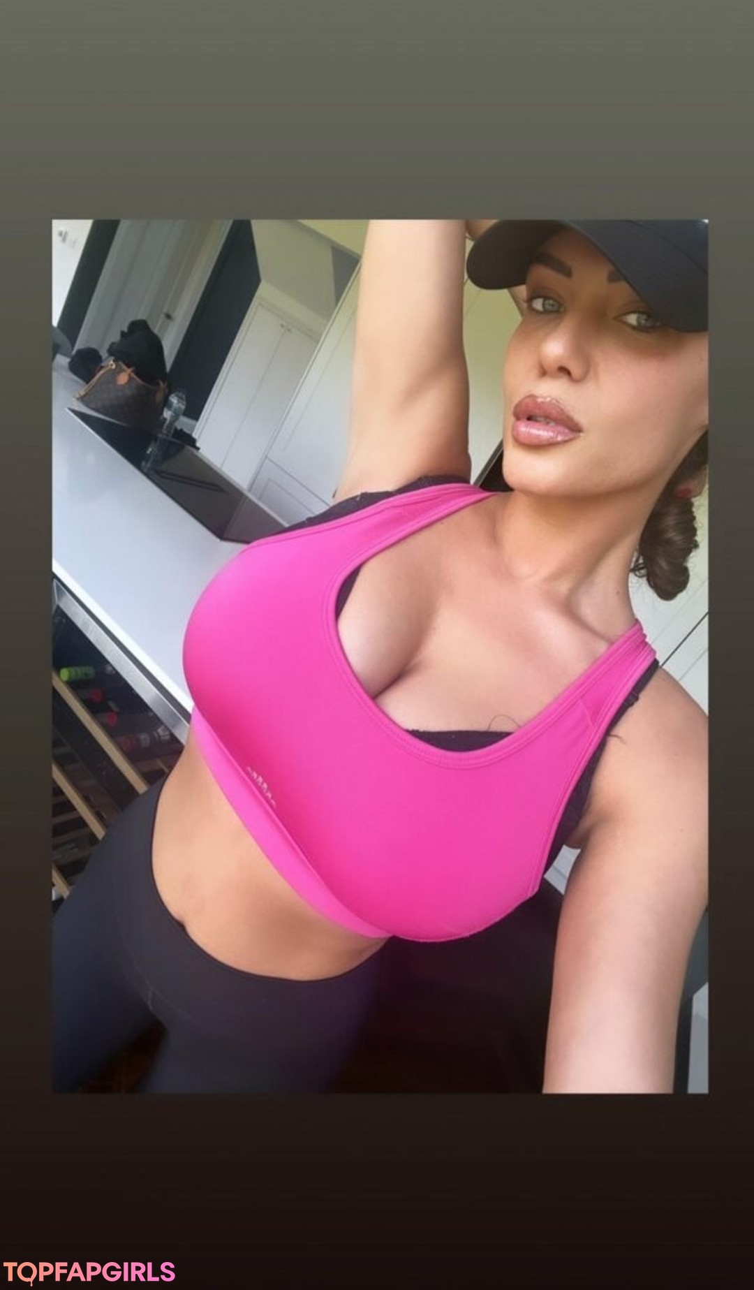 Elle Faye beautiful star image