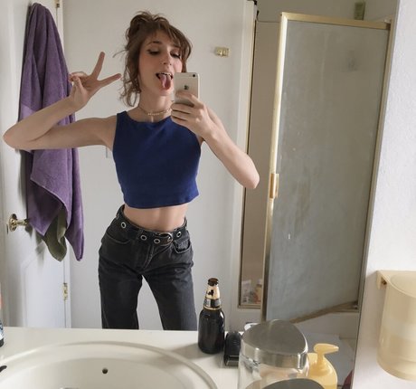 docilemoth actress pic