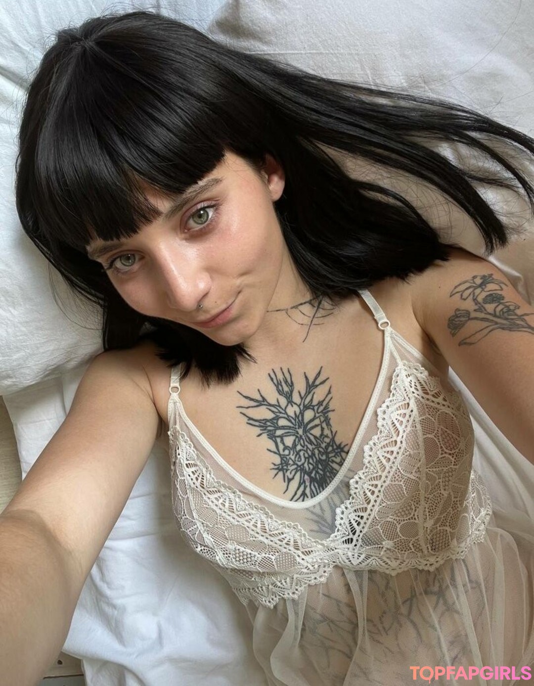 alazeya pornstar nude gallery