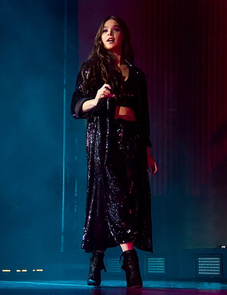 Hailee Steinfeld adult actress pics