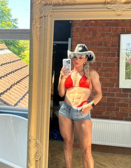 Kitty Lo pretty star archive