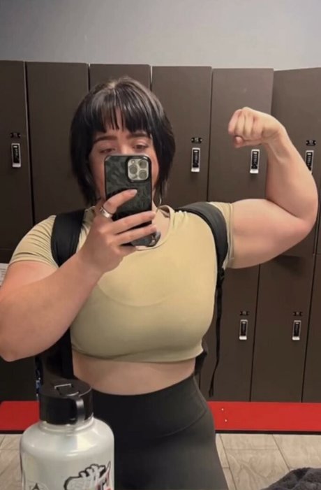 Urmommymaggie model porn pictures