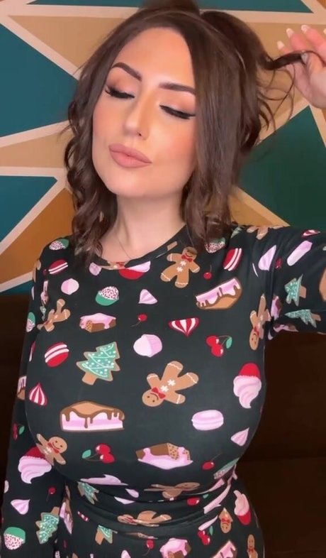 Chiara M top profile image