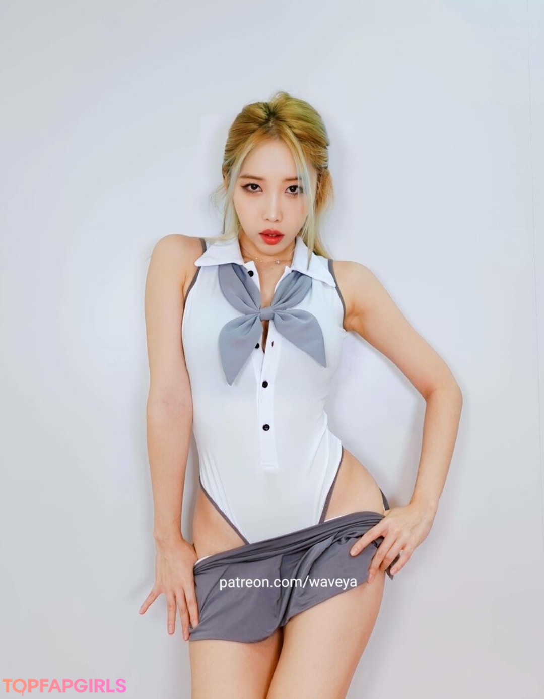 Waveya model art pictures