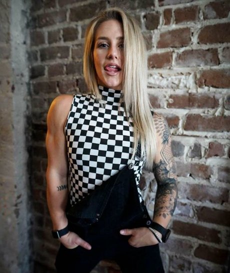 curvy lesbian onlyfans best picture