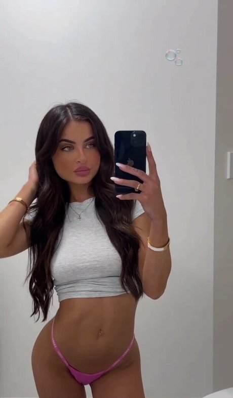 Rhiannon Kyra perfect model image