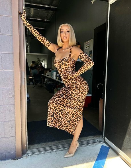 Brittany Renner star sexy img