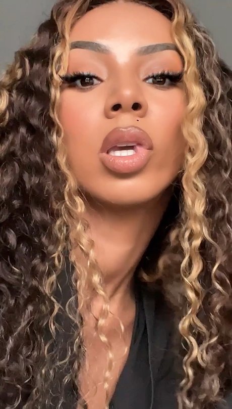 Brittany Renner sex model gallery