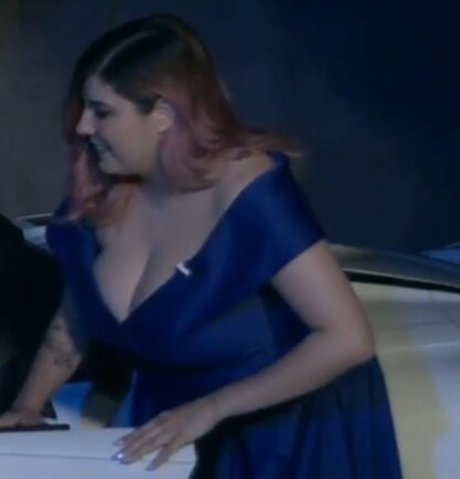 Alluux actress picture