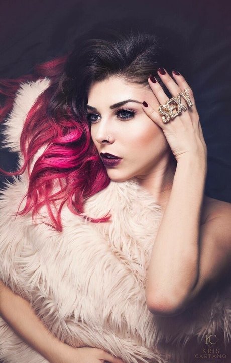 Alluux pornstar free image