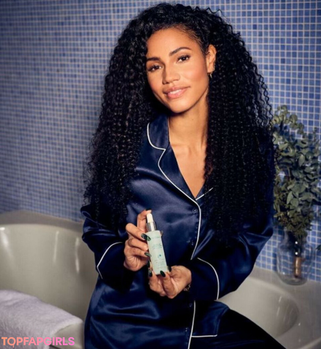 Vick Hope model sexy gallery