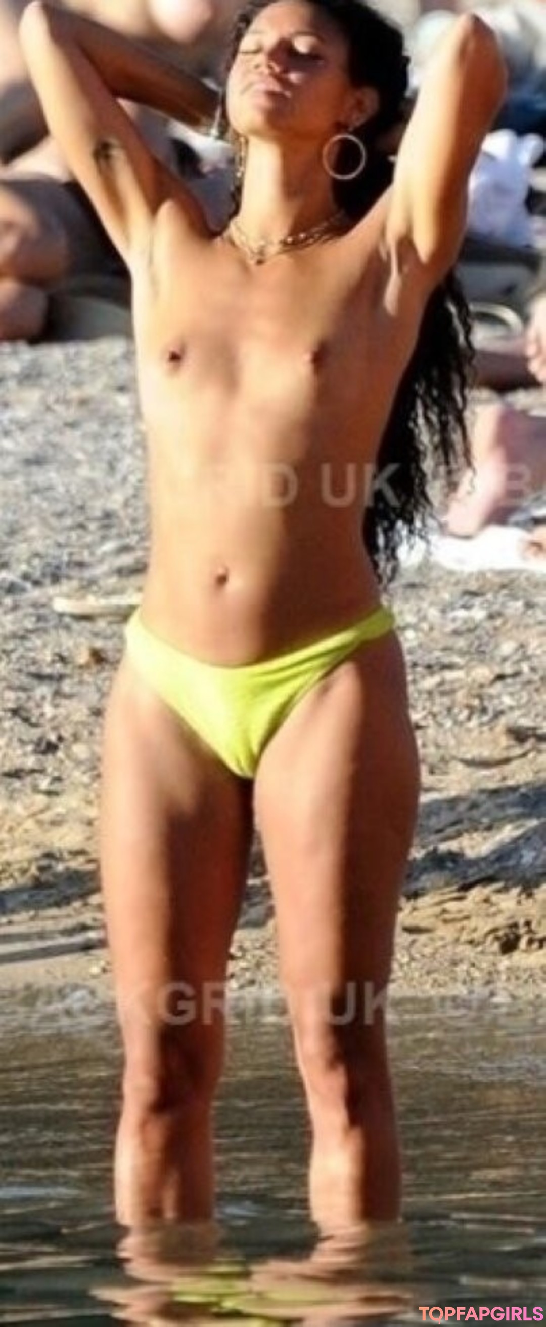 Vick Hope model nude picture