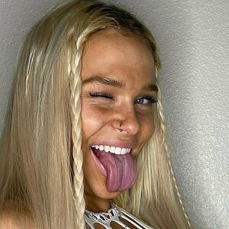 blonde midget onlyfans hot picture