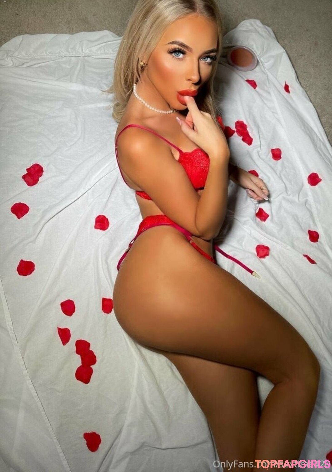 blonde babe onlyfans exclusive img