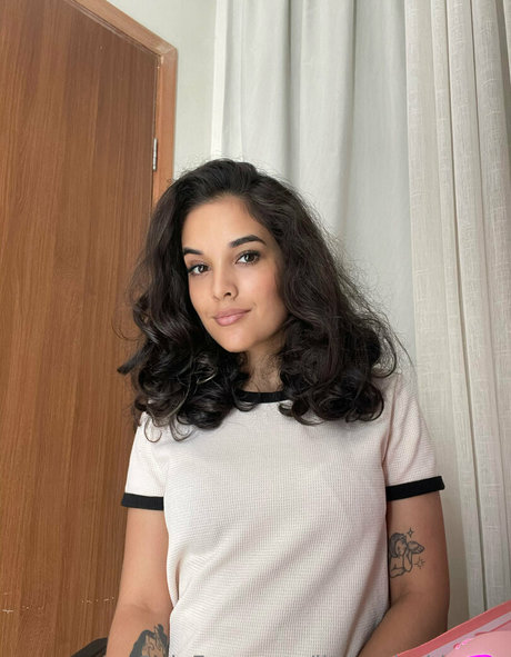 lesbian kissing onlyfans erotic pictures