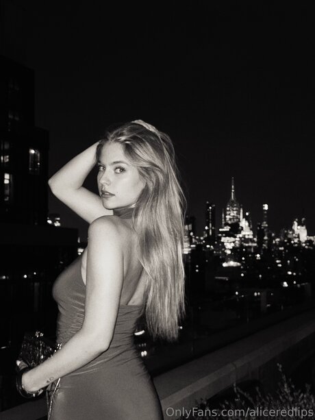 Aliceredlips star nude photos