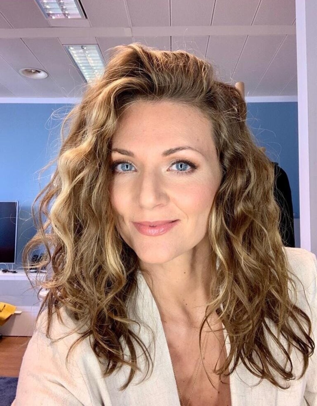 Ella Endlich top actress photos