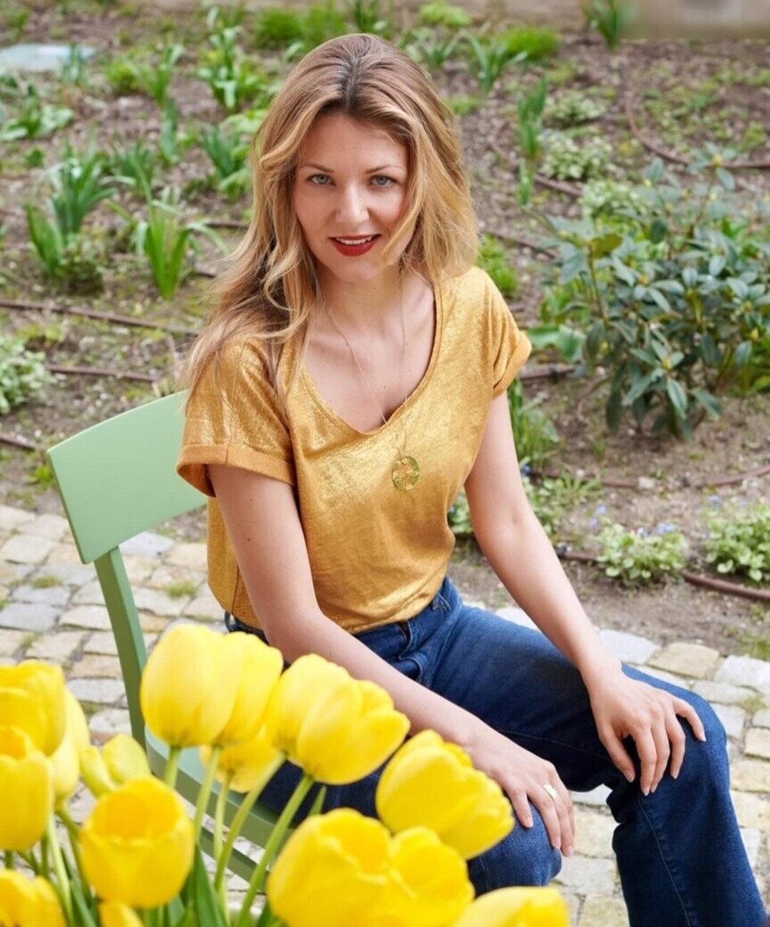 Ella Endlich hot model photo