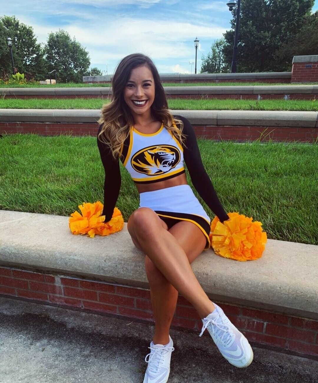 Sexy Cheerleaders model nice image