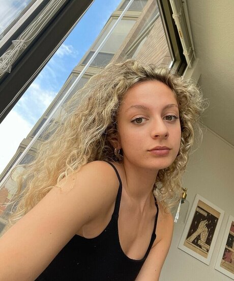 Julia Dicesare star free gallery