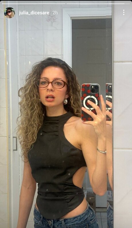 Julia Dicesare hot star photos