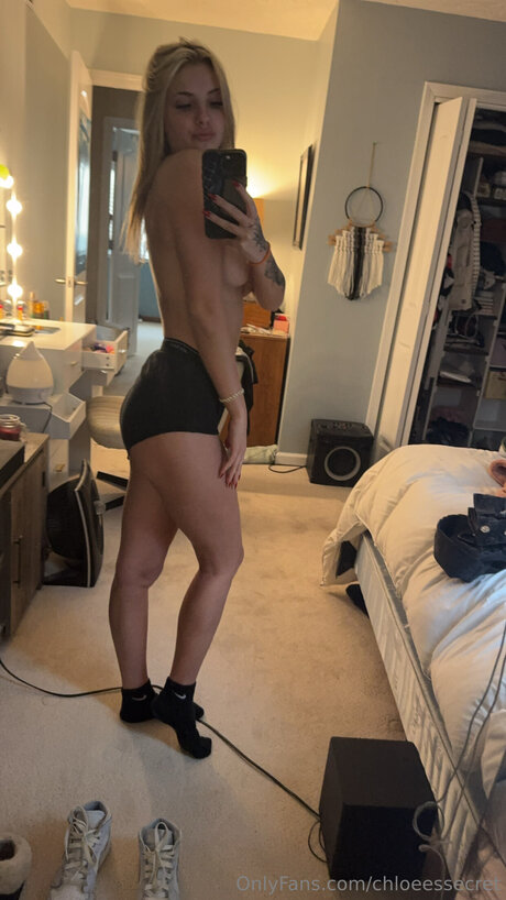 chloeessecret xxx pornstar img