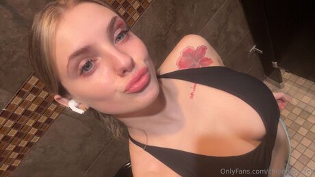 chloeessecret naked pornstar pic