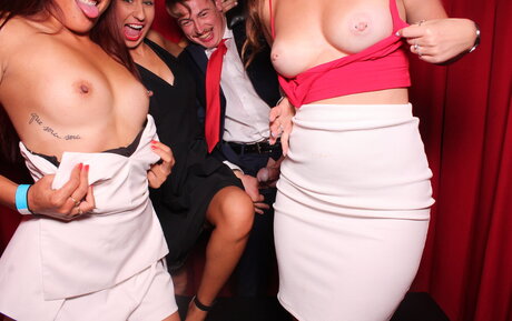 Photobox Flashes pornstar beautiful img