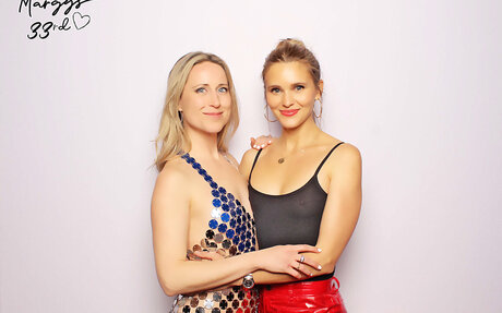 Photobox Flashes beautiful actress photos