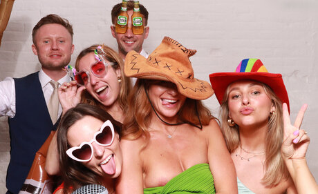 Photobox Flashes adult actress pictures