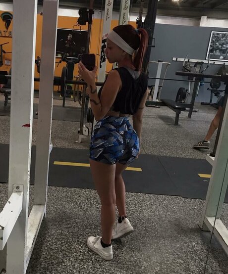 Nahiarabrenn model nude pictures