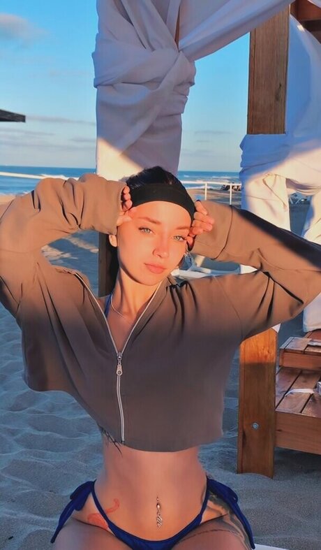 Nahiarabrenn exclusive model pic