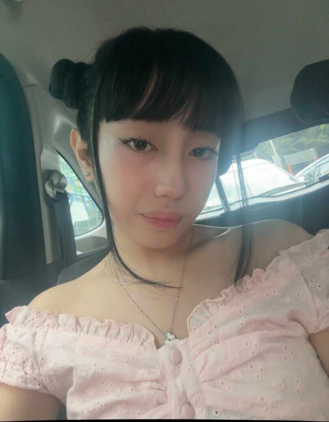Yumi Aika hot actress pics