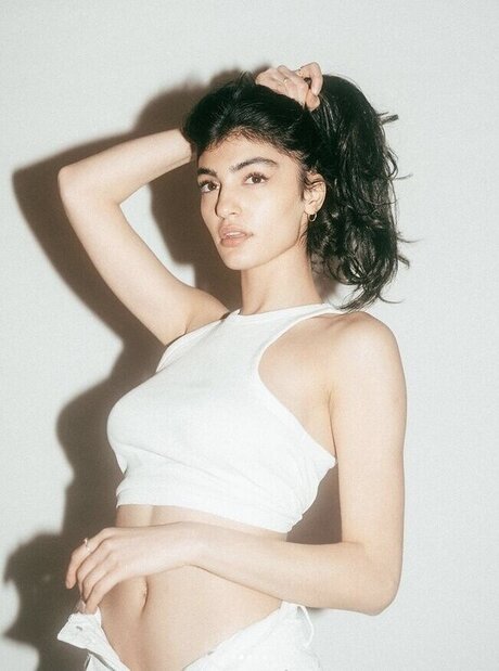 Soulin Omar nude model pic