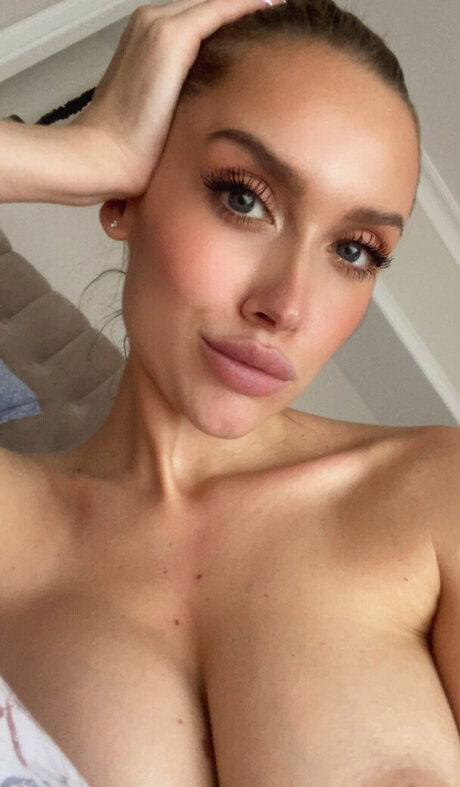 Luxury Girl star img