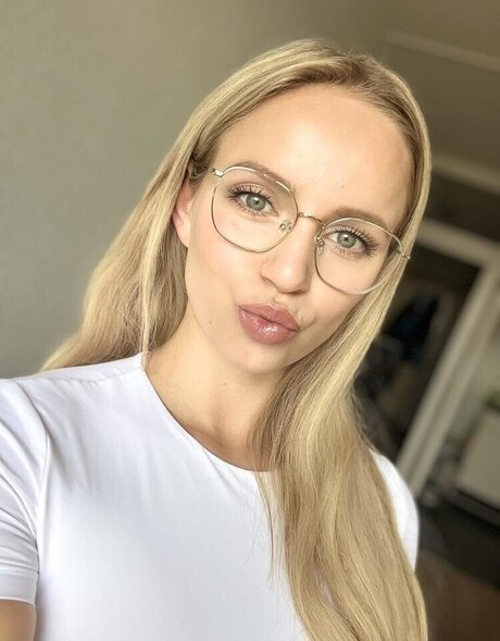 mirror selfie onlyfans art porn img