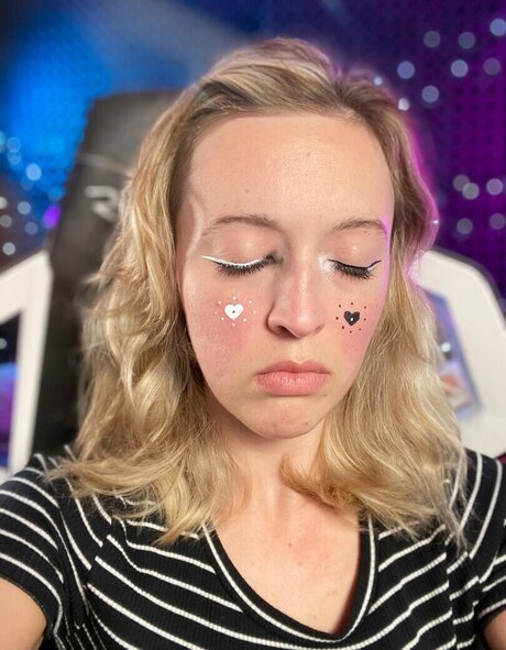 Pjonk model art galleries