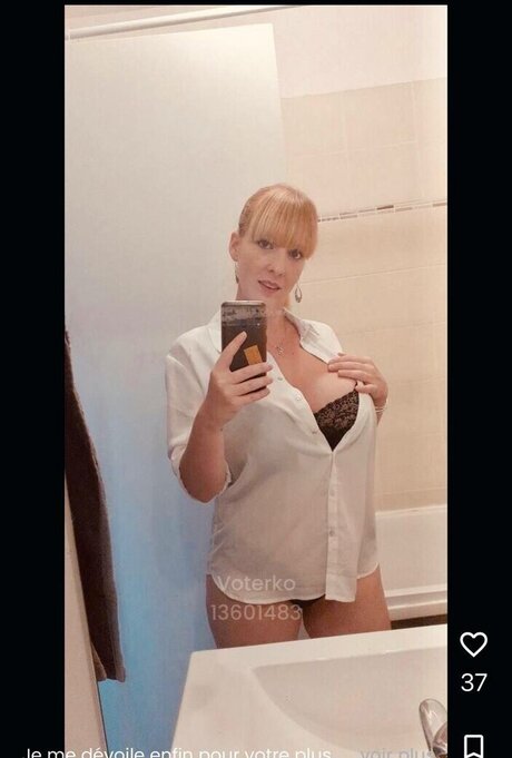 Petitecoco pornstar naked photo