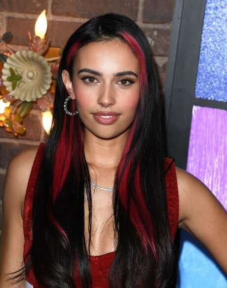 Kylie Cantrall sexy star pic