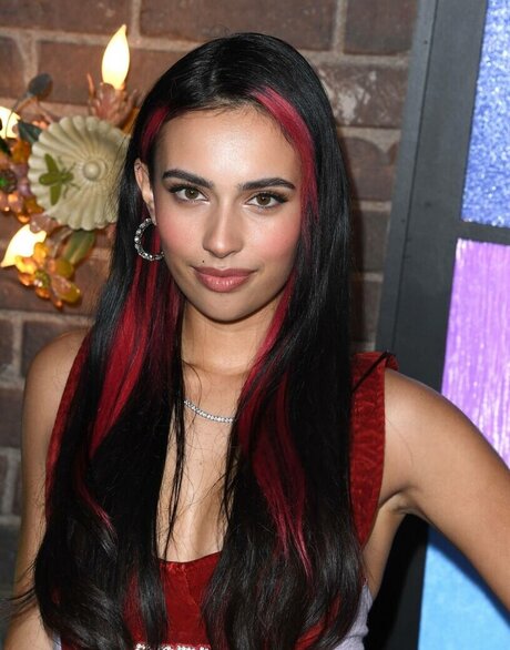 Kylie Cantrall star hot photo