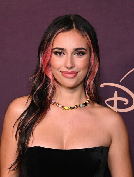 Kylie Cantrall nice actress img