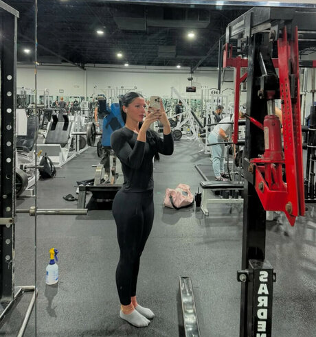 Allison Royalty model nice pictures