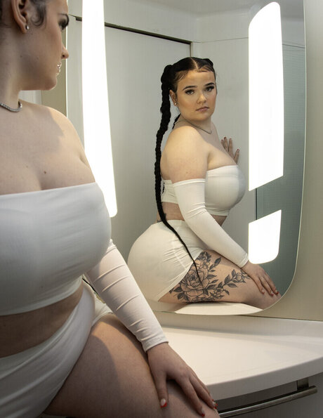 Katieexo134 model adult photos