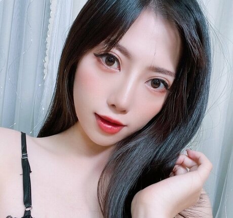 Momo Rose perfect model gallery