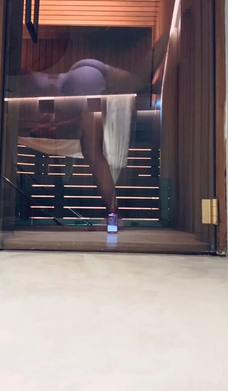 retro onlyfans exclusive picture